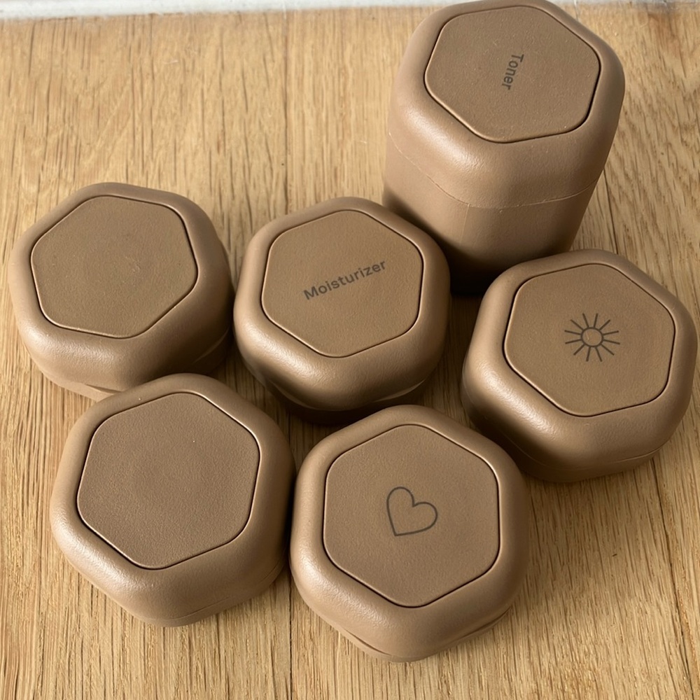 Cadence travel capsules